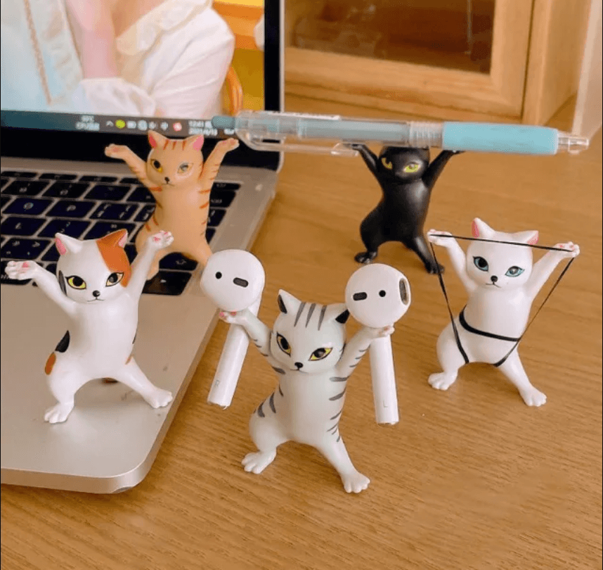 Cat figure pencil holder
