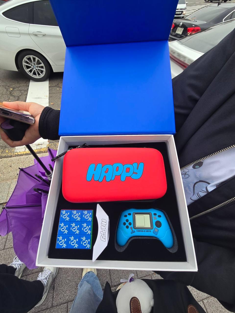 Y2K Retro Mini Console Game Random Colour (Army Live Gift Component in Jin’s Happy Live Concert)