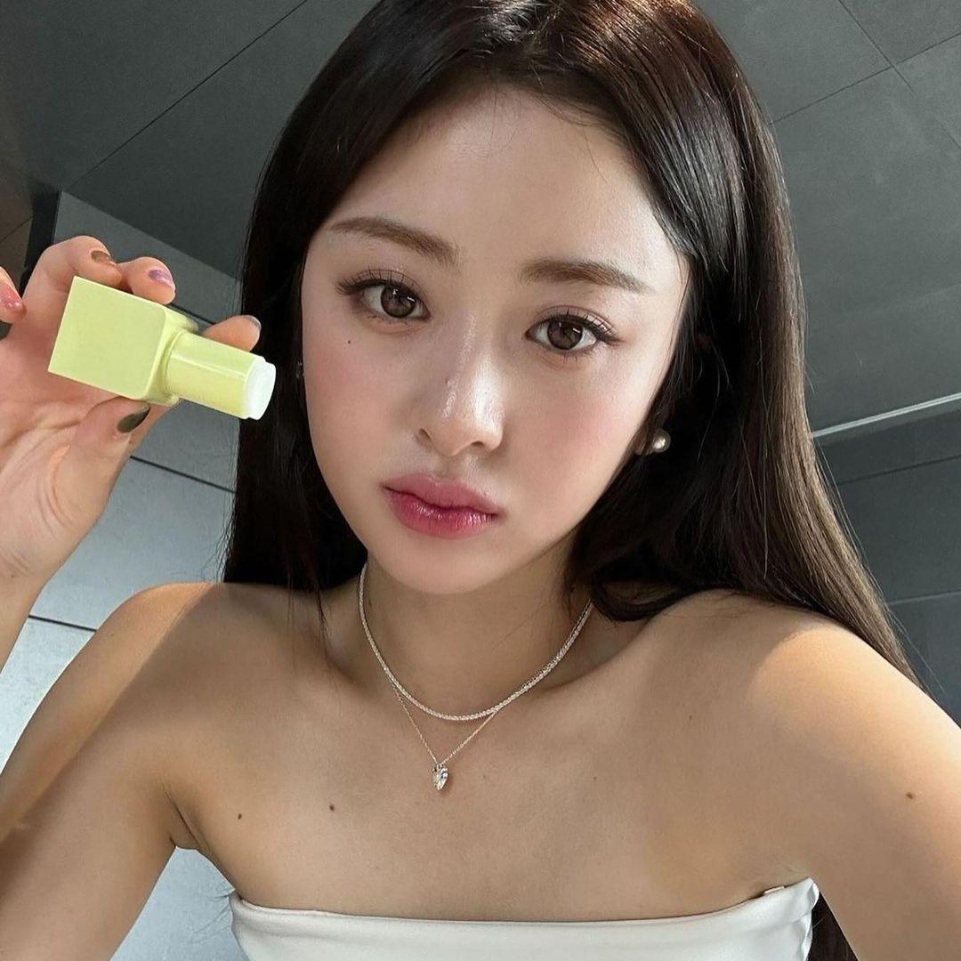 Le sserafim Yun-jin (허윤진) Pick/Pearl In Love Necklace
