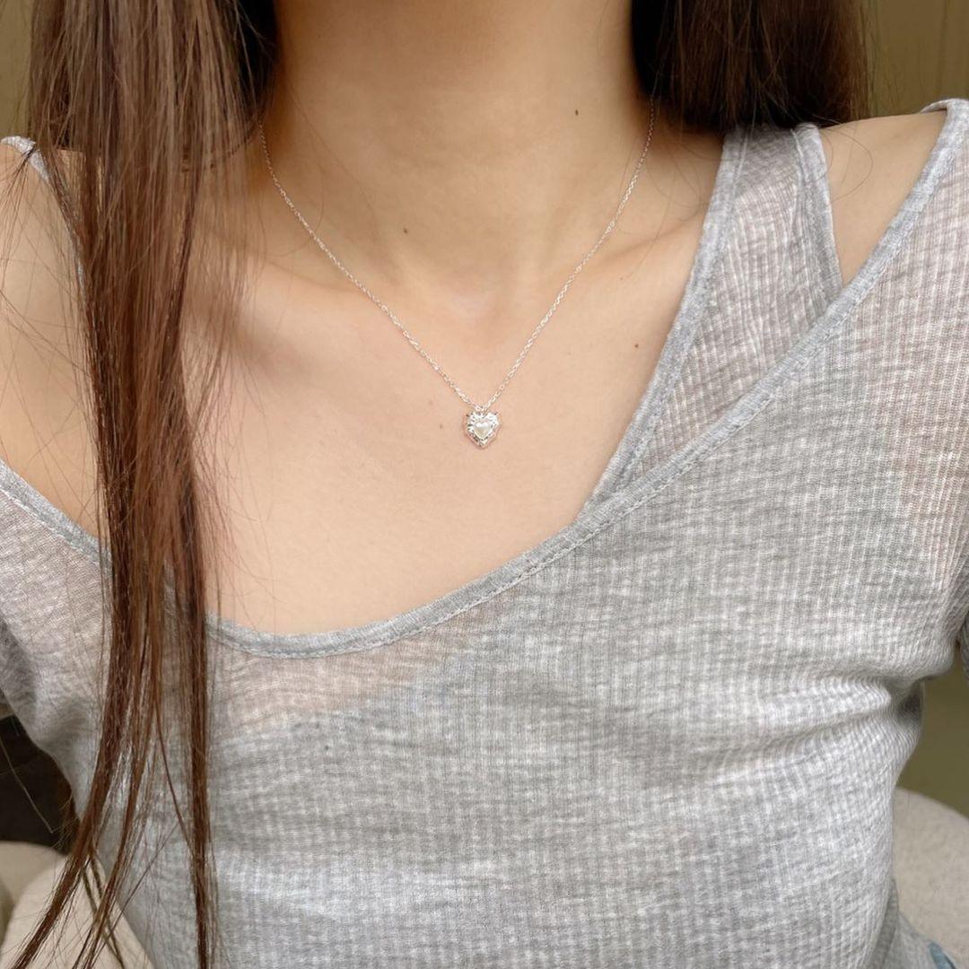 Le sserafim Yun-jin (허윤진) Pick/Pearl In Love Necklace