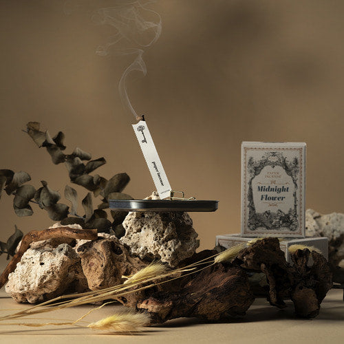 48 sticks of paper incense (+ Blossom Match)