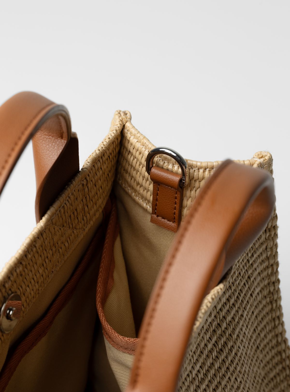Marhen: J Ricoback rattan