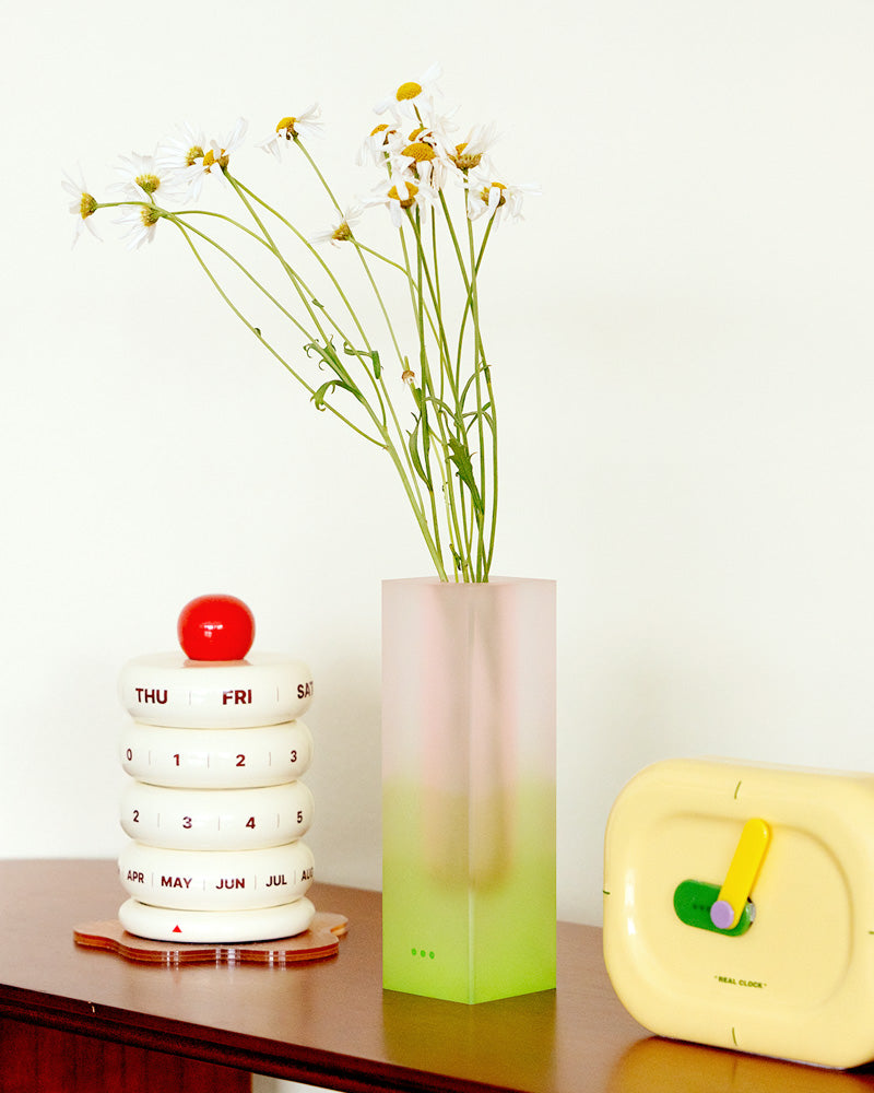 PROJECT R ACRYLIC VASE