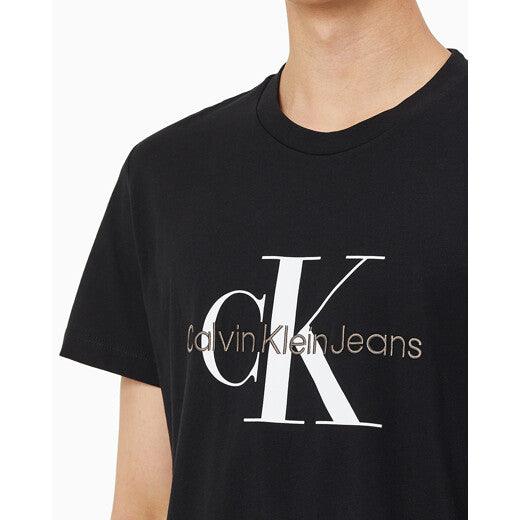 Calvin Klein 男式常规版型花押字刺绣徽标短袖 T 恤 Jungkook 精选!预购