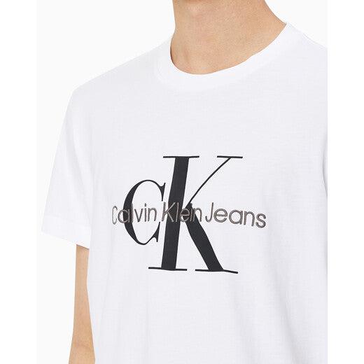 Calvin Klein 男式常规版型花押字刺绣徽标短袖 T 恤 Jungkook 精选!预购