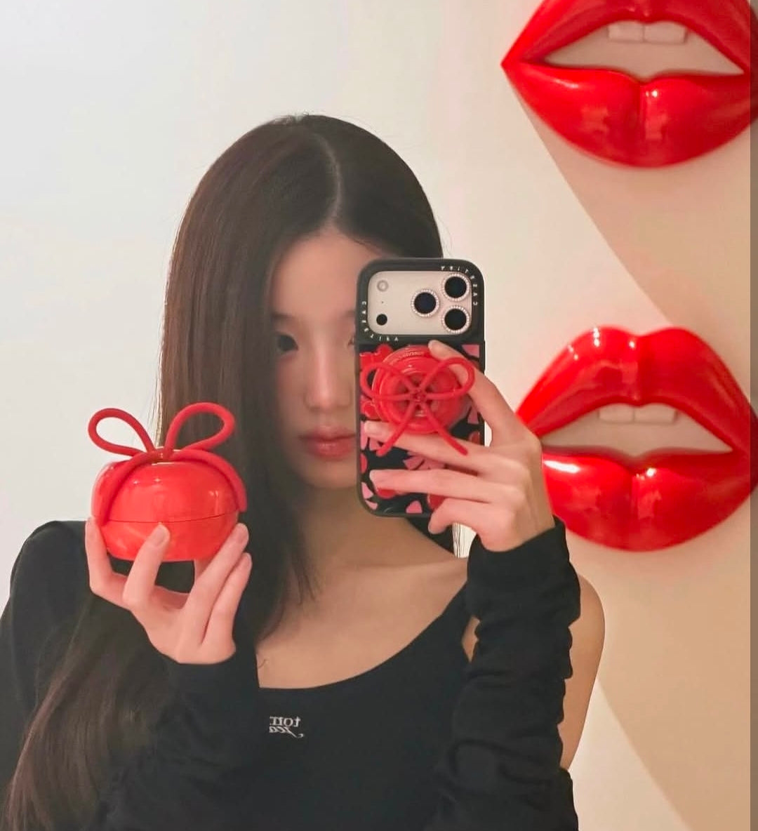 Medicube Forever Cherry Ribbon Hairbrush (Wonyoung's Pick)