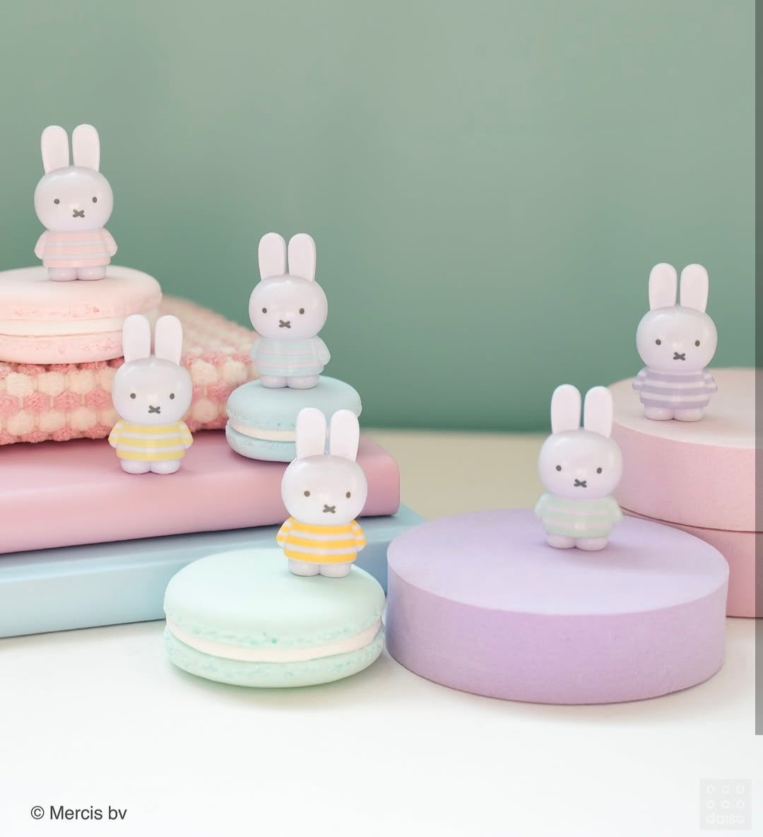 Miffy Merch (Pouch/Figure)