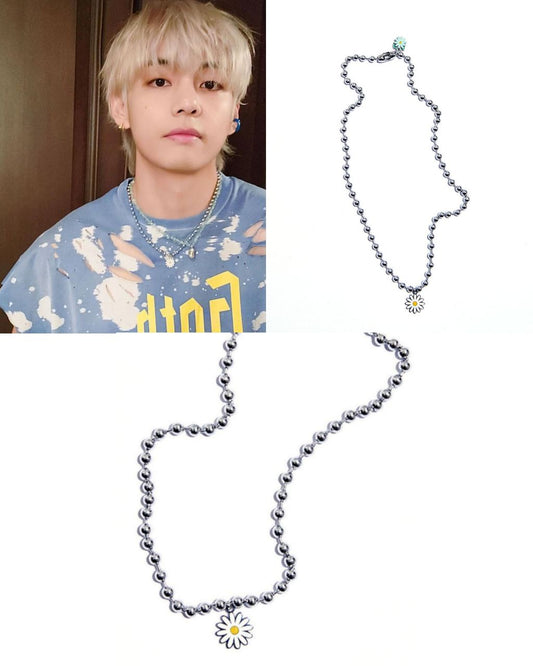 NiRO WHiTE DAiSY SURGiCAL NECKLACE  (Used by Kim Taehyung)