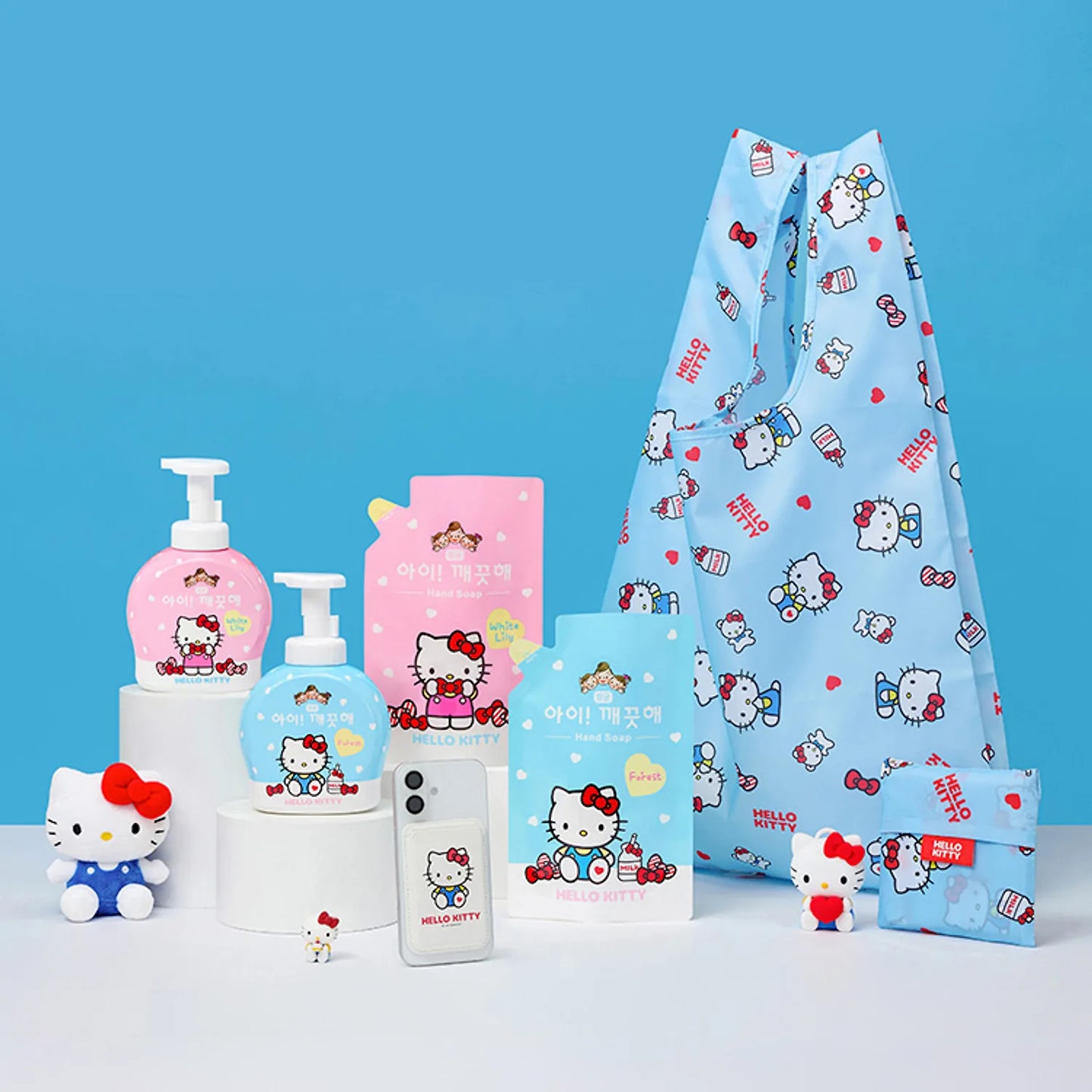 Kkaekkeuthae xHello Kitty 2 x 490ml Containers + 2 x 450ml Refills + Hello Kitty Goods Gift (Picnic Bag or MagSafe Card Wallet)