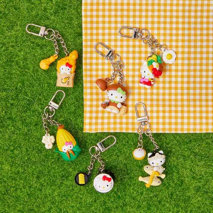 [Limited] 10x10 Region Hello Kitty Figure Keyring (Random)