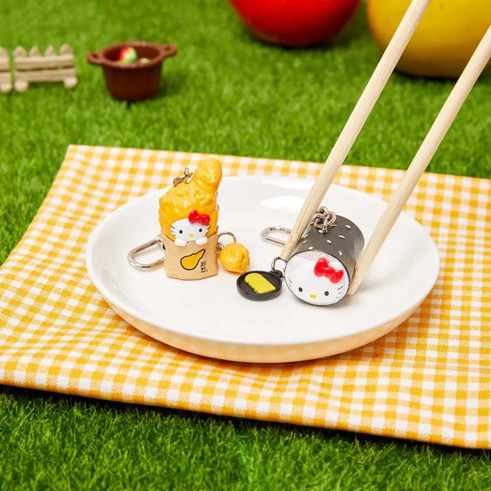 [Limited] 10x10 Region Hello Kitty Figure Keyring (Random)