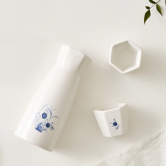 MU:DS White porcelain bottle set with blue and white flower design (+Munch's Bag)